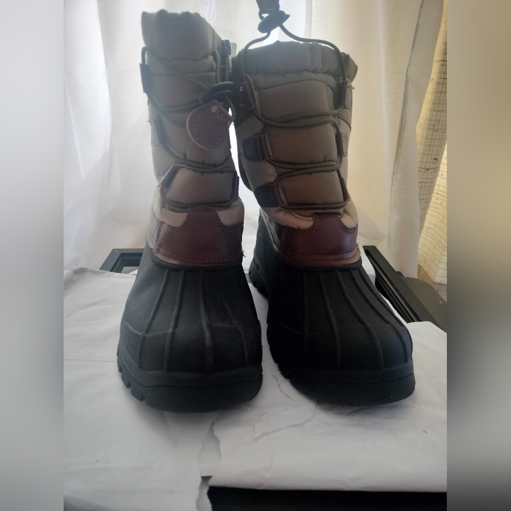 Kids Size 4 Rugged Bear Winter Boots,Used